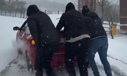 İzmir'de bayram sabahı kar şoku! Zirveler beyaz örtüyle kaplandı