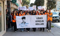 İzmir'de LÖSEV gönüllülerinden turuncu yürüyüş