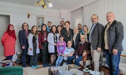 İzmir'de örnek proje: 80 yaş üstü vatandaşlara hastane konforu kendi evlerinde sunuluyor!