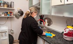 Karşıyaka'da evlere hijyen dokunuşu: Belediye ekipleri seferber oldu!