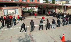 Karşıyaka’da hayat kurtaran hafta: Gençler afetlere karşı bilgiyle zırhlanıyor!