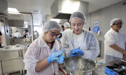 Konak’ta engelsiz mutfak heyecanı: Down sendromlu gençler hünerlerini sergiledi