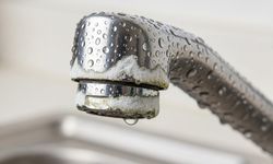 Musluktan duşa kabine: Taş gibi kireci saniyeler içinde çözen pratik yöntem