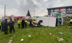 Öğretmen ve öğrencileri taşıyan otobüs devrildi! Çok sayıda yaralı var