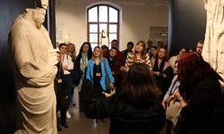 Öğretmenler İzmir’in tarihi mekanlarında buluştu: Akademiden sanata köprü!
