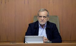 Pezeşkiyan’dan sert tepki: “Hastane ve okulları vurmak insanlığa saldırıdır”