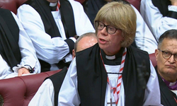 İngiltere Kilisesi'ni ilk kez bir kadın yönetecek! Eski başhemşire Sarah Mullally başpiskopos oldu