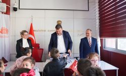 Seferihisar'da "Paylaşılan Bir Oyuncak, Büyüyen Bir Gülüş" kampanyasına miniklerden destek!