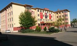 Lisede kanlı saldırı! Öğrenci, 2 öğretmen ve 1 öğrenciyi bıçakladı