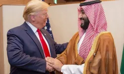 Trump yine skandal sözlerle gündem oldu! Prens Selman’a: “Kıçımı öpeceğini düşünmemişti”