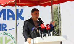 Tugay’dan açılışta dikkat çeken sözler: "Başka ülkelerde ayak işleri yapmak, diz çökmek onursuzluktur"