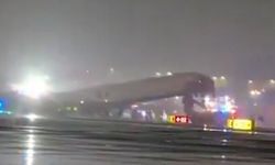 Yolcu uçağı itfaiye aracına çarptı! Çok sayıda yaralı...