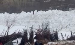 Yüksekova’da beyaz dehşet! Çığ kapıya dayandı