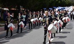 Alaçatı Ot Festivali’nde renkli kortej: Çeşme sokakları şenlendi