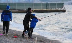 Aliağa’da “At-Çek Balık Avı Festivali”ne yoğun ilgi: 200 yarışmacı kıyasıya yarıştı