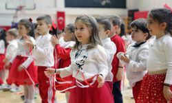 Bayraklı'da 23 Nisan coşkusu sokaklara taştı!