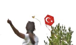 Aşık Veysel’de bayram şenliği: Bornova uçurtmalarla 23 Nisan’ı kutluyor!