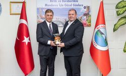 Başkan Tugay, Menderes Belediyesi'ni ziyaret etti!