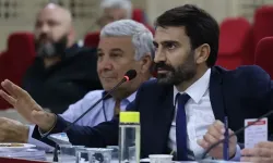 AK Partili Kişili, Başkan Tugay'a yüklendi: "İşine geleni duymak istiyor!"