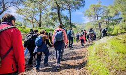 Doğa tutkunları Kavacık’ta buluştu: 11 kilometrelik rotada hem temizlik hem kitap seferberliği!
