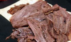 İzmir Çiğli'de gıda skandalı: Dönercideki üründe tek tırnaklı eti tespit edildi!