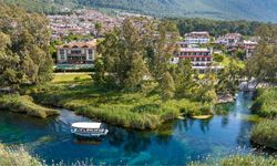 Ege'nin masal kasabası! Cam gibi suyu ve renkli sokaklarıyla büyülüyor