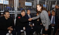 Büyükşehir Belediyesi Basın Bürosunun servis ettiği fotoğrafta dikkat çeken detay !