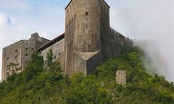 Haiti’de tarihi kalede facia: İzdihamda 30 kişi hayatını kaybetti