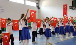 Bayındır’da 23 Nisan coşkusu: Başkanlık koltuğu küçük başkanlara emanet!