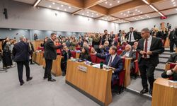 İzBB Meclisi'ndeki gerilimin ardından CHP grubundan açıklama: "Bu görüntüler İzmir'e yakışmamıştır!"