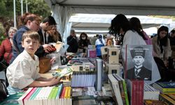 İZKİTAP, Kültürpark’ta okurlarıyla kucaklaştı!