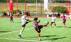 İzmir Bayraklı'da 23 Nisan özel! Çocuklar sahada