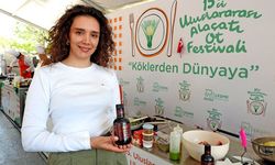 İzmir Çeşme'den Türkiye'ye açılıyor! Kendi markasını Alaçatı'dan topladığı zeytinler ile kurdu