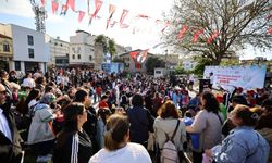 Perde çocuklar için kapandı: Efes Selçuk sokakları tiyatroyla şenlendi!