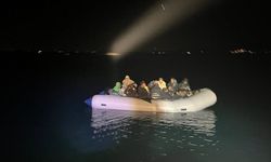 İzmir Dikili açıklarında göçmen operasyonu: 25 kişi yakalandı