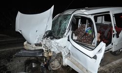 İzmir Ödemiş’te korkutan zincirleme kaza! 3 araç birbirine girdi: Yaralılar var