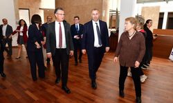 İzmir’de “Umuda Saygı” sergisi kapılarını açtı: Sanat çocuklar için buluştu