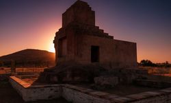 İzmir'de dikkat çeken anıt mezar: 2 bin yıllık Taş Ev’in bilinmeyen hikâyesi