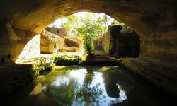 İzmir’de kayaya oyulmuş şifa merkezi: Roma’dan kalan kaplıca mirası