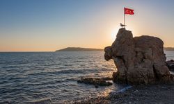 İzmir'de taşa dönüşen aşıkların hikâyesi dilden dile yayılıyor