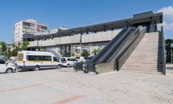 Karşıyaka ve Bayraklı arasında Yeni Girne Yaya Üst Geçidi kullanıma açıldı!