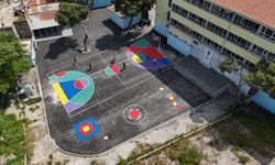 Konak'ta okullara renkli dokunuş! Zeminler boyandı