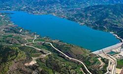 İzmir'in su kaynaklarına göre göreceli konumu nedir?