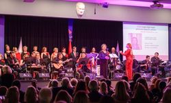 Kültürpark tenis korosu bu kez "Farklılıklar" için söyledi: İzmir’de farkındalık konseri!