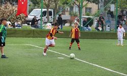 Menderes'te 23 Nisan heyecan dolu geçti! Küçük futbolcular sahada ter döktü