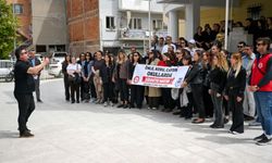 Okullarda yaşanan saldırılara bir tepki de Bornova'dan geldi