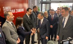 Özel'den İzmir'de yoğun trafik!  Partisinin il binasında kritik toplantı başladı!