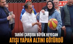 Tarihi çarşıda büyük heyecan! Atışı yapan altını götürdü