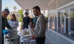 Sınav maratonunda gençlerin yanında: İzmir kütüphanelerinde gece 23.00’e kadar sıcak çorba ve kesintisiz internet!