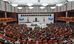 TBMM Komisyonu’ndan kritik adım: Doğum izni 24 hafta, sosyal medyaya 15 yaş sınırı